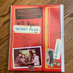 Stranger Things Secret Files🖤must bundle